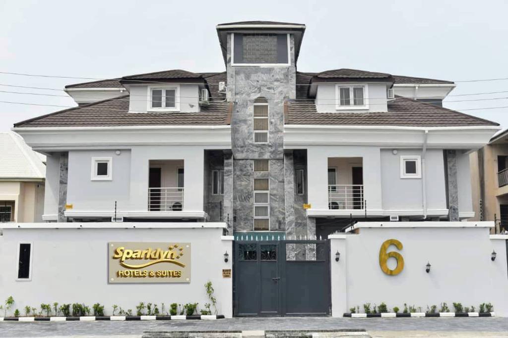 Sparklyn Hotels & Suite